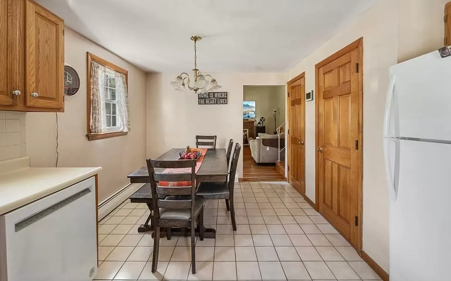 4 bed, 2.0 bath, 1399 sqft, $4,200 — Photo 3