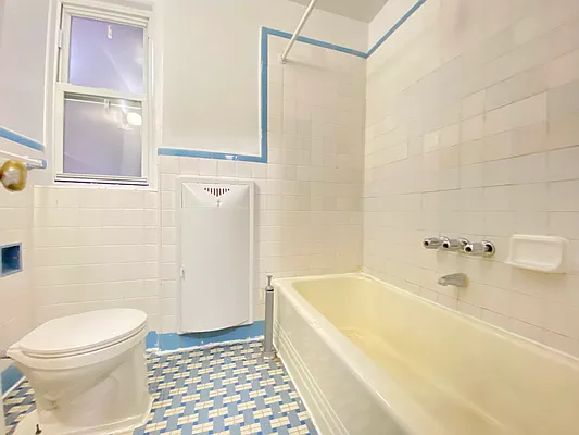 Rented by Queens Apartments Realty LLC | media 24