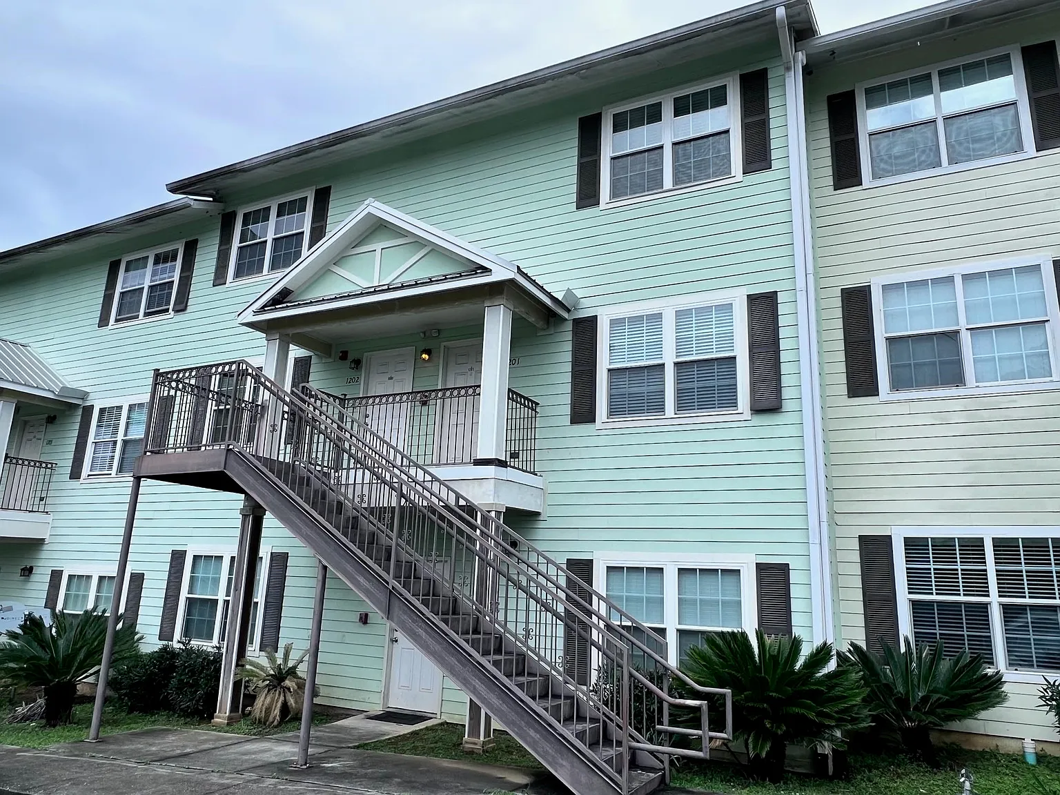 4 bed, 2.5 bath, 1440 sqft, $1,525 — Photo 1