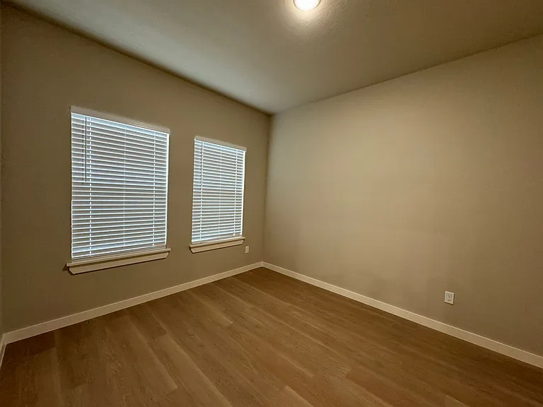 509 W Oregon Ave — Photo 6