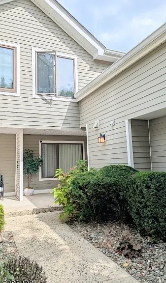 13 Stryker Ct — Photo 2