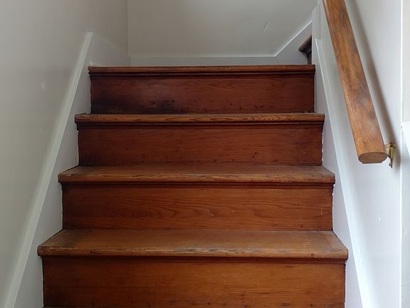 2nd image of 936 Garfield Ave NW