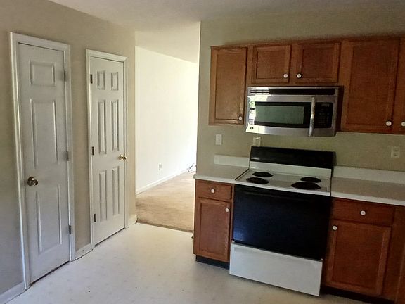 3rd image of 563 Hendrix Rd