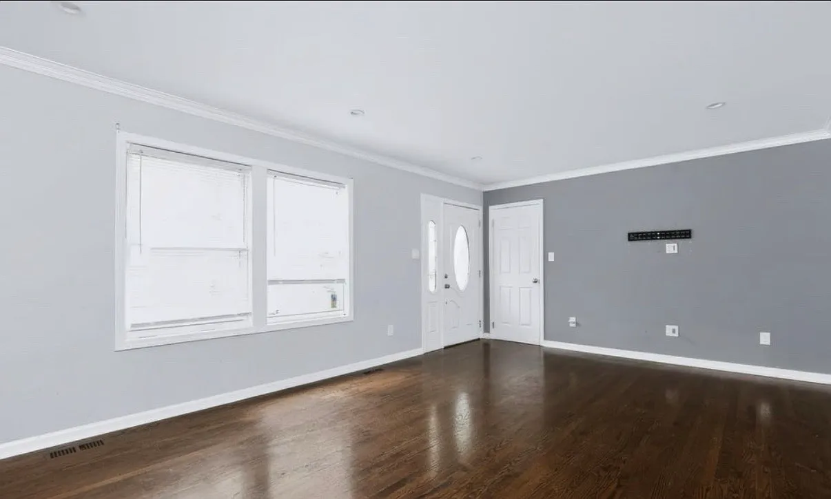 2121 Ridgeway Rd — Photo 2
