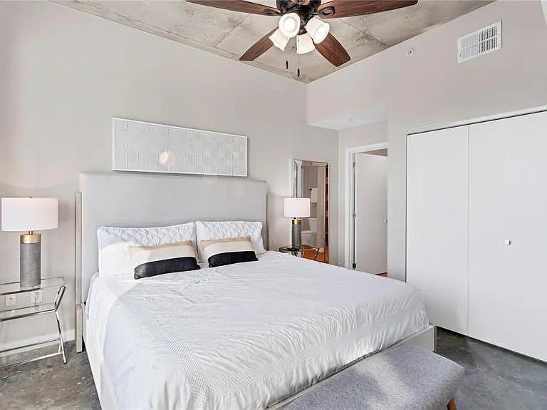 525 E Jackson St #405 — Photo 35