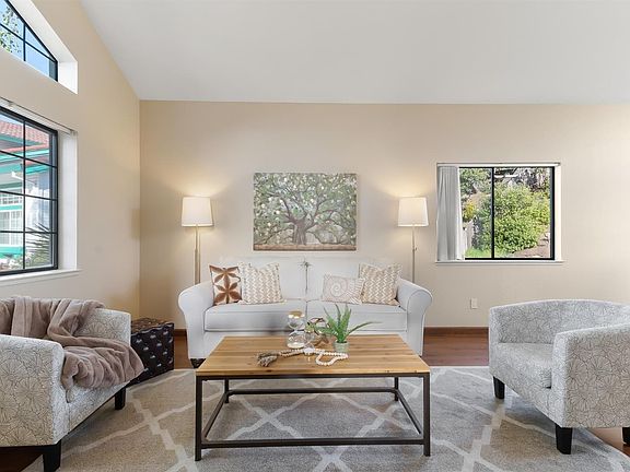 4th image of 170 Duxbury Pl