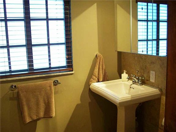 3rd image of 1500 Pennsylvania Ave APT 2A
