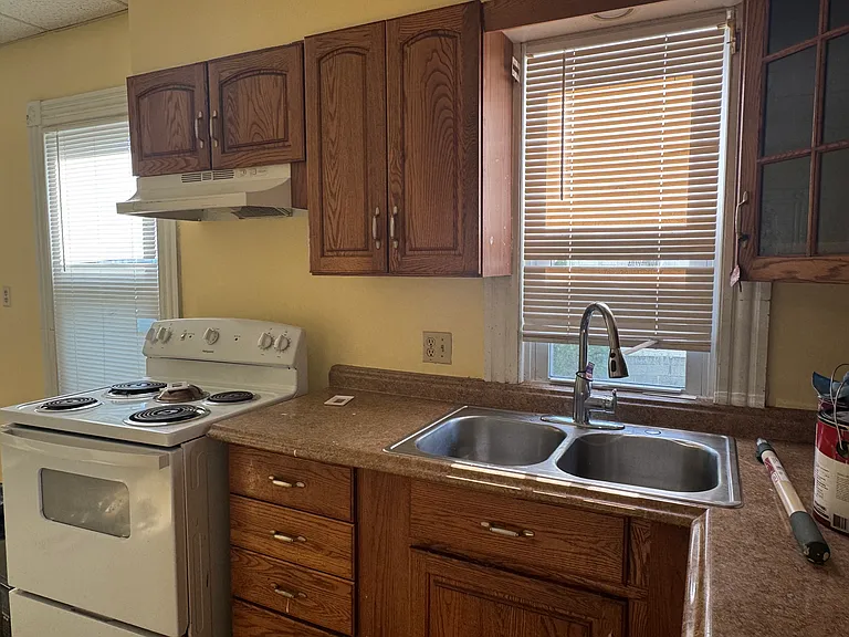 421 Blohm St — Photo 2