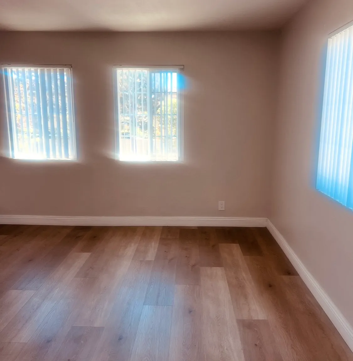 3 bed, 1100 sqft, $3,195 — Photo 4