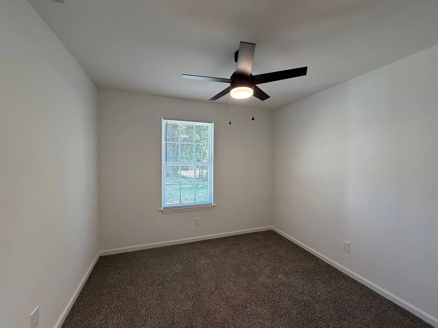 2821 Woodlawn Terrace — Photo 4