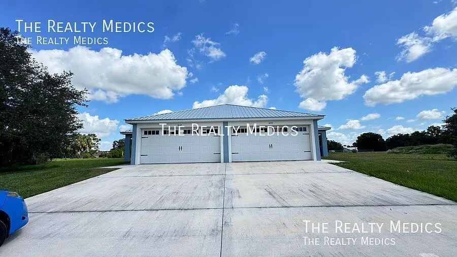 3 Bed/2 Bath Duplex Gem In Sebring's Tranquil Setting - Available Now! — Photo 2