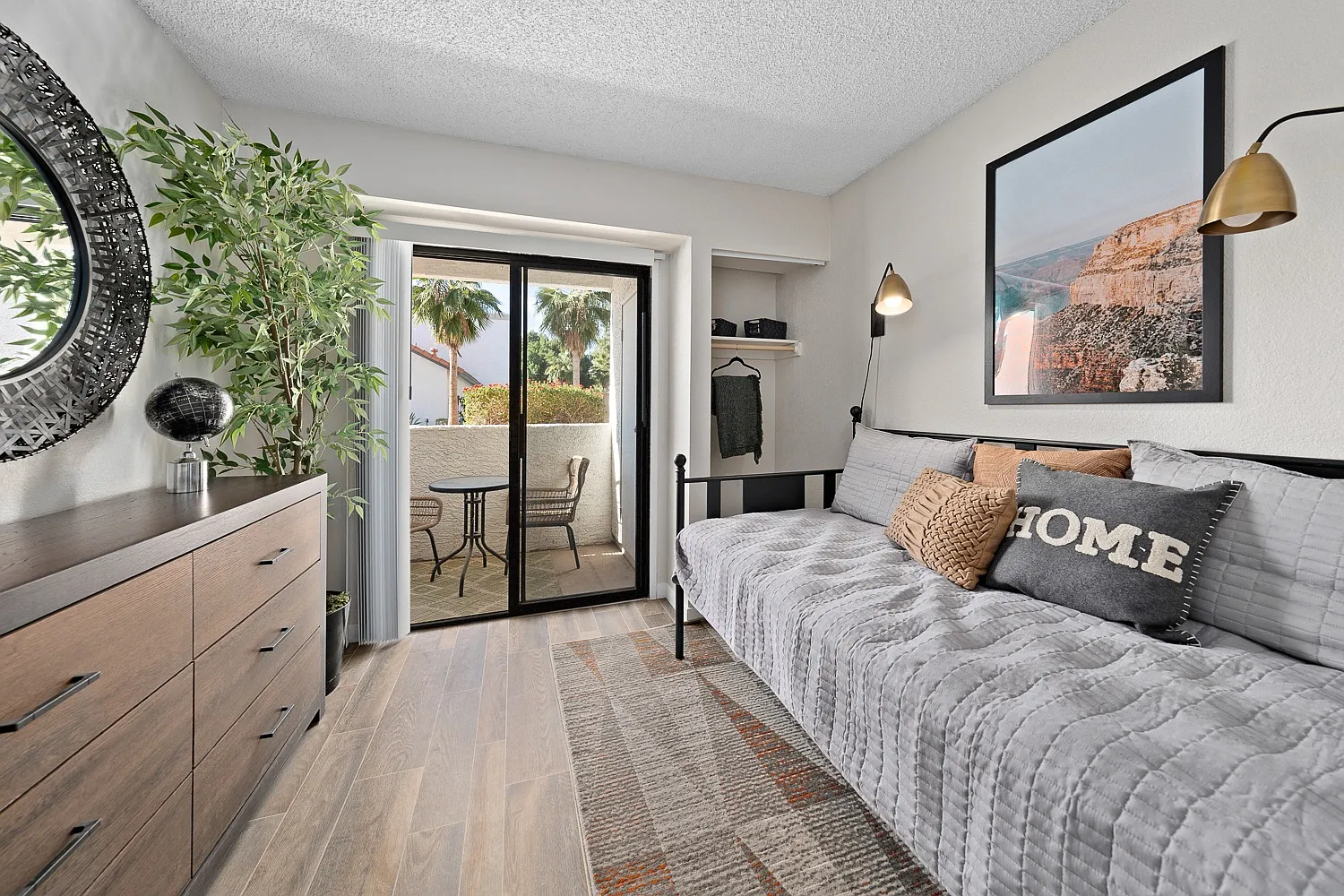Solas Glendale — Photo 4