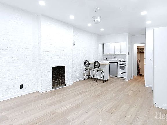 3rd image of 426 W 46th St APT 2D