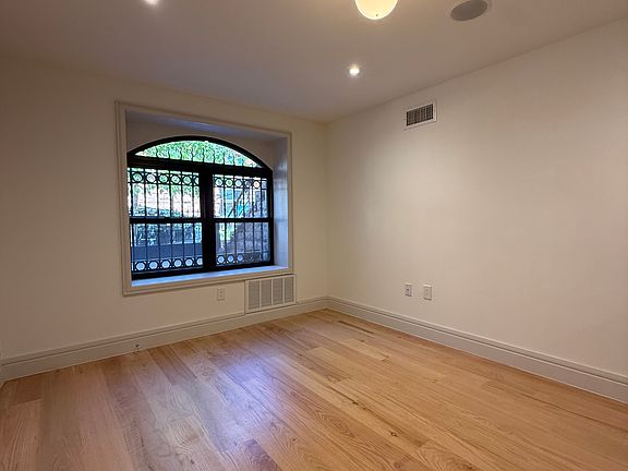 3rd image of 768 Halsey St #1