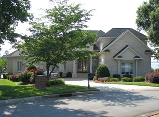 17601 Spinnakers Reach Dr, Cornelius, NC 28031