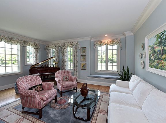 2nd image of 1831 W Salisbury Ln