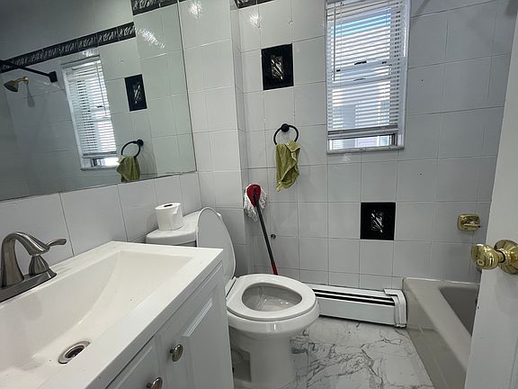 3rd image of 15921 95th St Floor 2