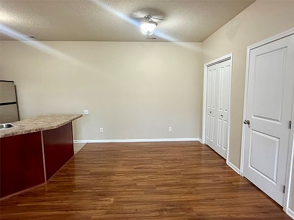5th image of 2406 NE Oak Dr Unit 1