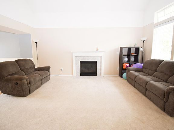 3rd image of 2399 NE 10th Ave