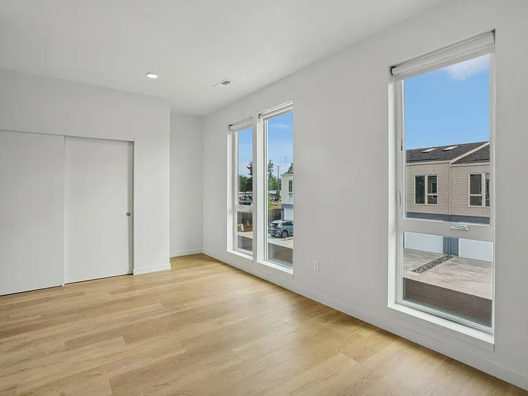 Ellis Apartments — Photo 34