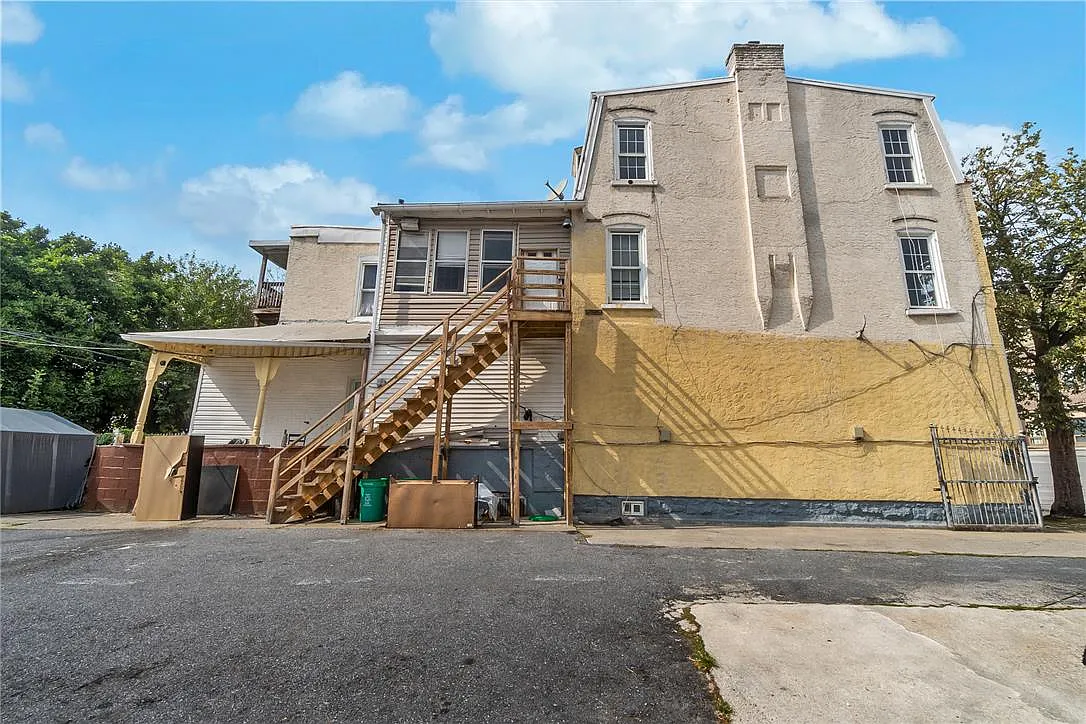 4 bed, 1.5 bath, 1200 sqft, $1,900 — Photo 3