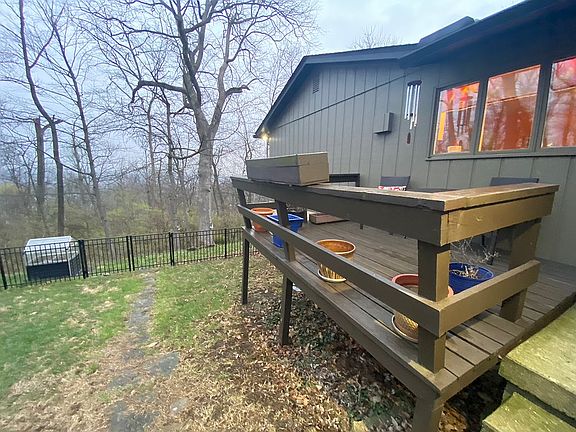 2nd image of 460 Oakwood Dr