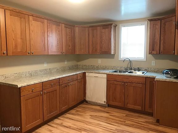 5th image of 214 Highland Ave