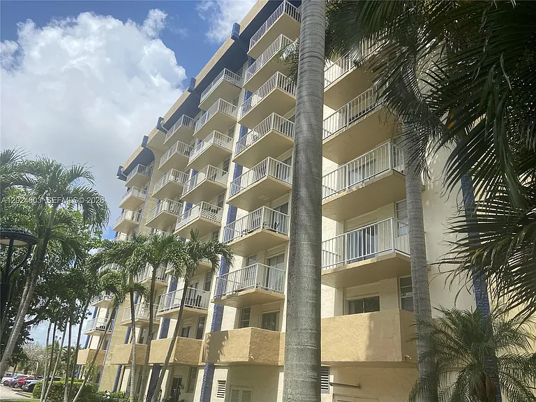 4550 NW 9th St #203E — Photo 29