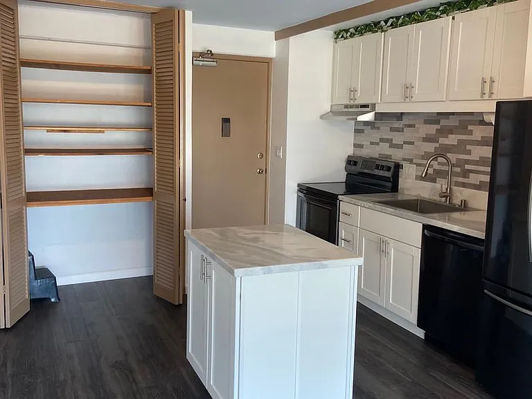 1655 Makaloa St #2403 — Photo 2