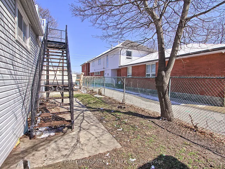 17 Royal St #UPPER — Photo 23