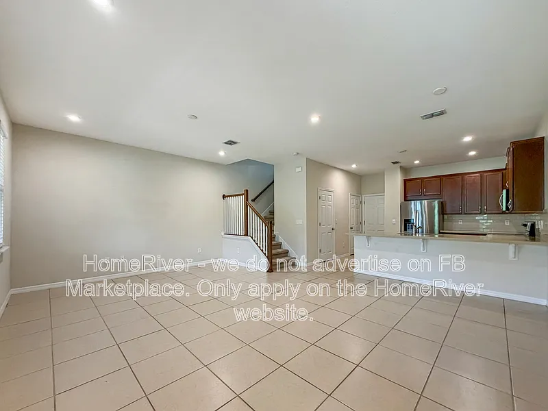 3 bed, 2.5 bath, 1665 sqft, $2,295 — Photo 4