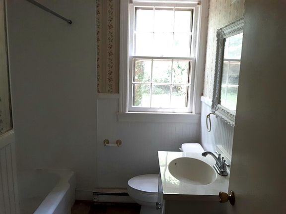 2nd image of 845 Hundley St APT 1