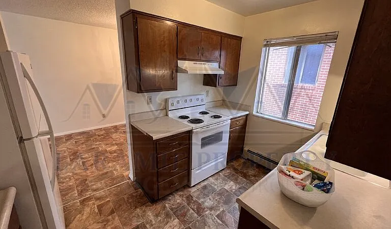 710 Downey St #19 — Photo 4