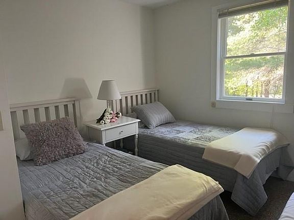 3rd image of 6 Cragmoor Ln