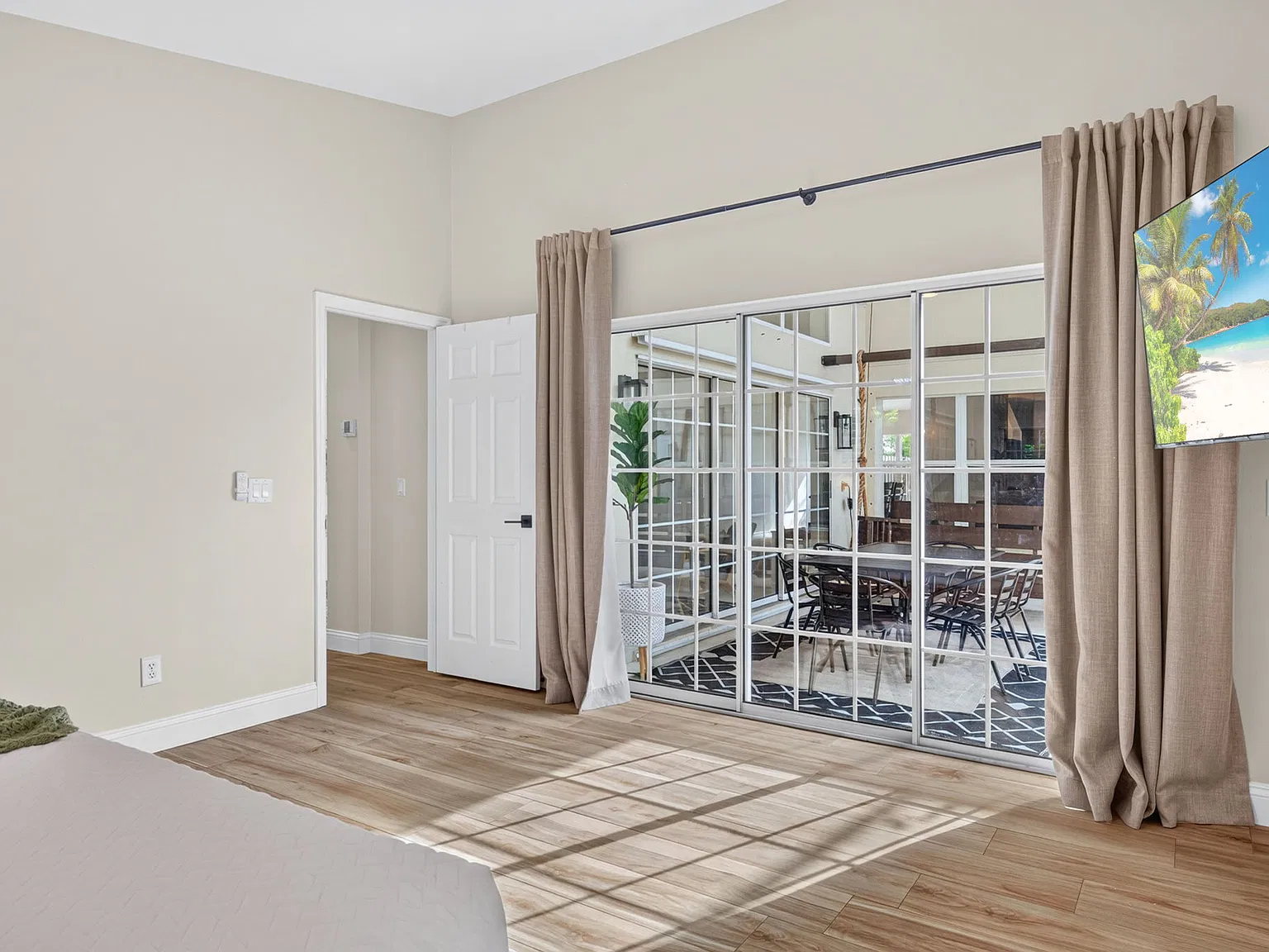 3 bed, 2400 sqft, $5,000 — Photo 4