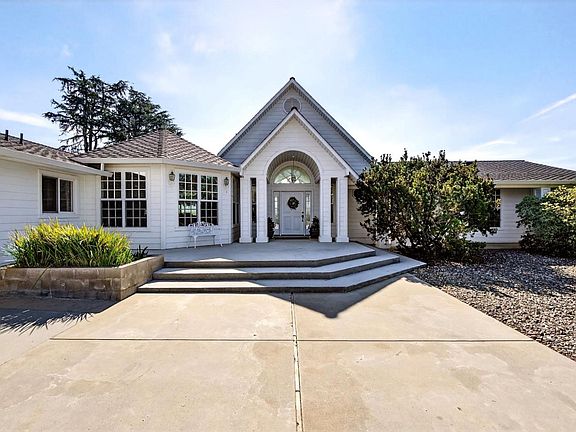 3rd image of 621 Carpenter Dr