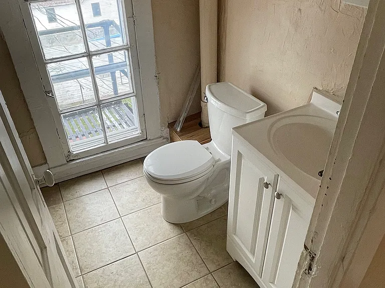 606 SW 6th St #3 — Photo 7