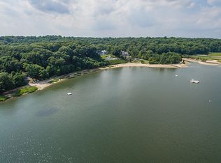 16 Tennis Court Rd, Oyster Bay, NY 11771