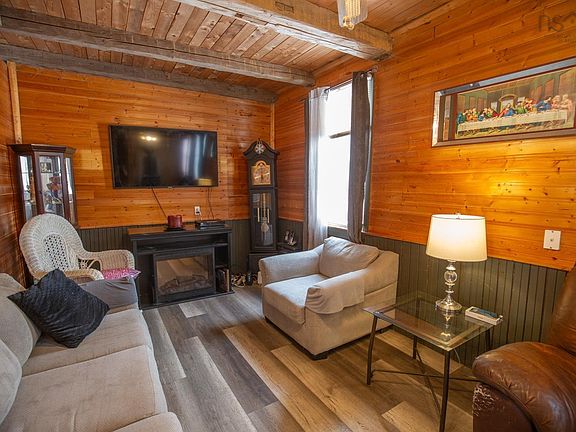 5th image of 107 Upper Pembroke Rd