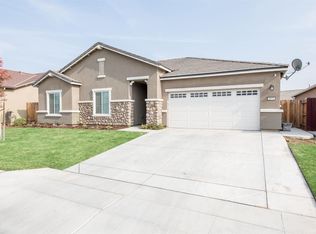 1076 S Carriage Ave, Fresno, CA 93727