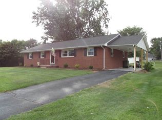 221 Stonewall Dr, Waynesboro, VA 22980