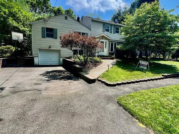 14 Ethel Pl, Closter, NJ 07624