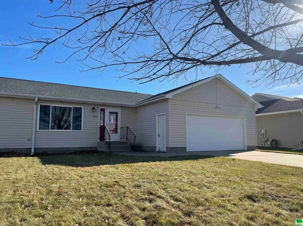 204 S Norbeck St, Vermillion, SD 57069