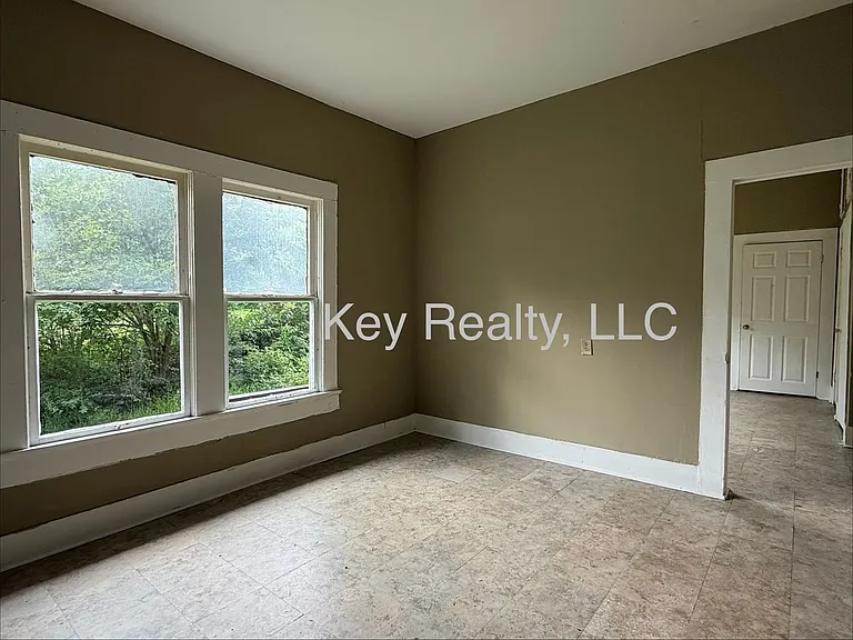 200 Reagan St — Photo 9