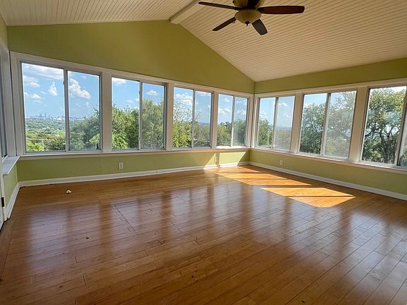 Sunroom overlooking Nashville. Sit out here and have morning coffee and enjoy the view