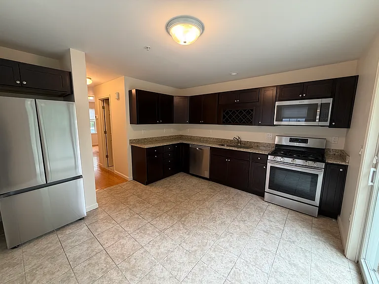 283 Lake St #B — Photo 6