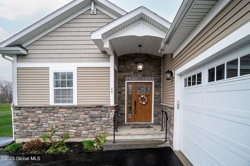 3rd image of 28 Vista Court
