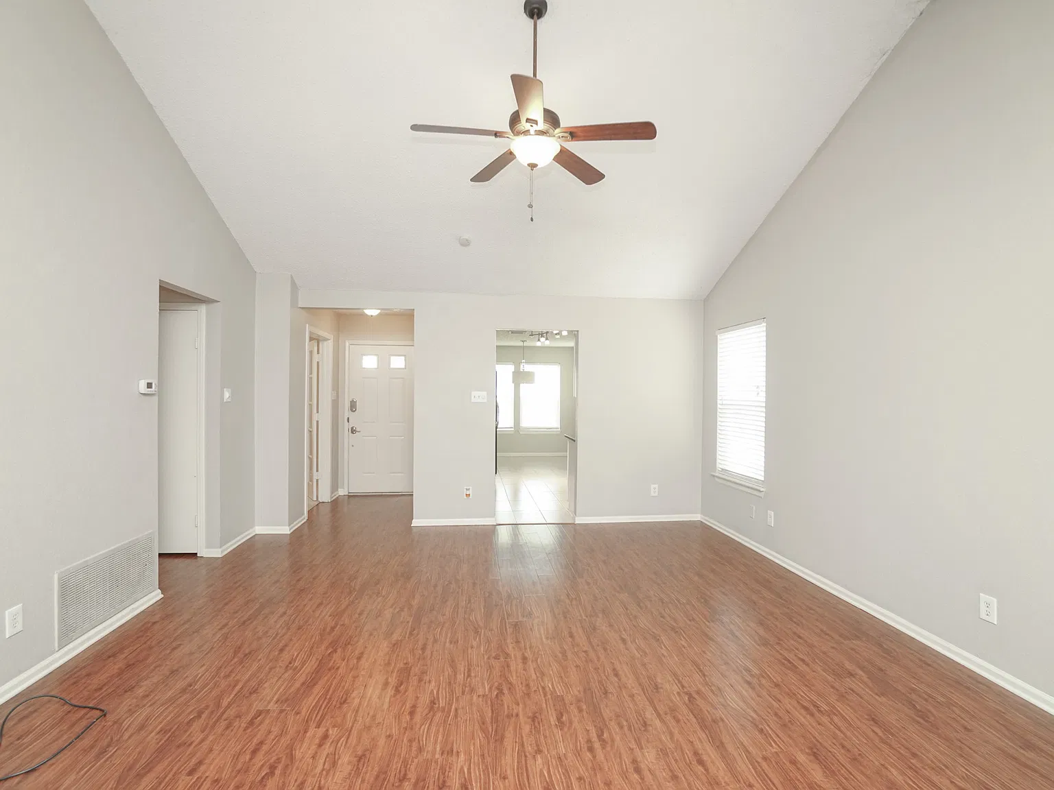 3 bed, 1388 sqft, $2,425 — Photo 4
