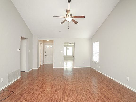 4th image of 302 Rosemary Ln