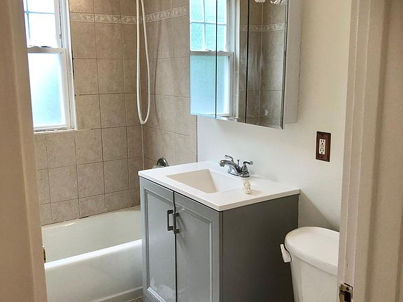 5th image of 23 Merritt Ave #1